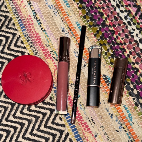 New! Anastasia Beverly Hills 5-piece make-up set $137 lips brow highlighter!